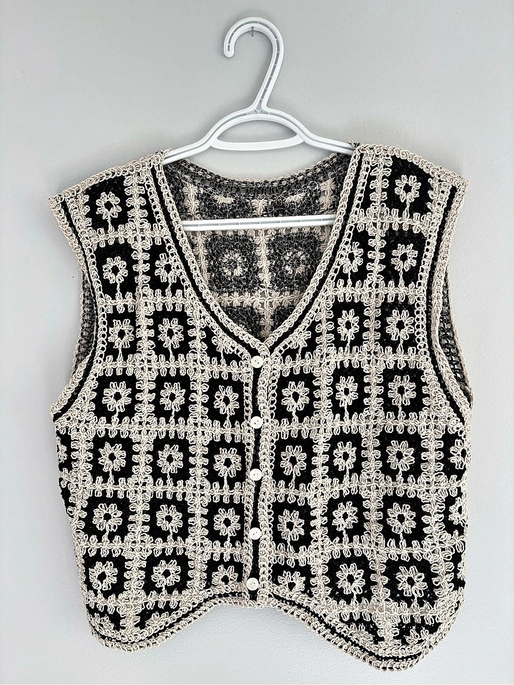 Crochet Floral Pattern Vest in Black & White Size Large